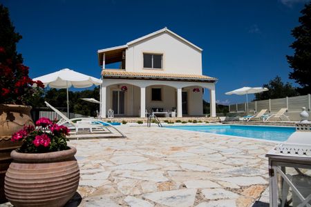 Villa Fedrita: privé zwembad/ 2km van de zee/Corfu